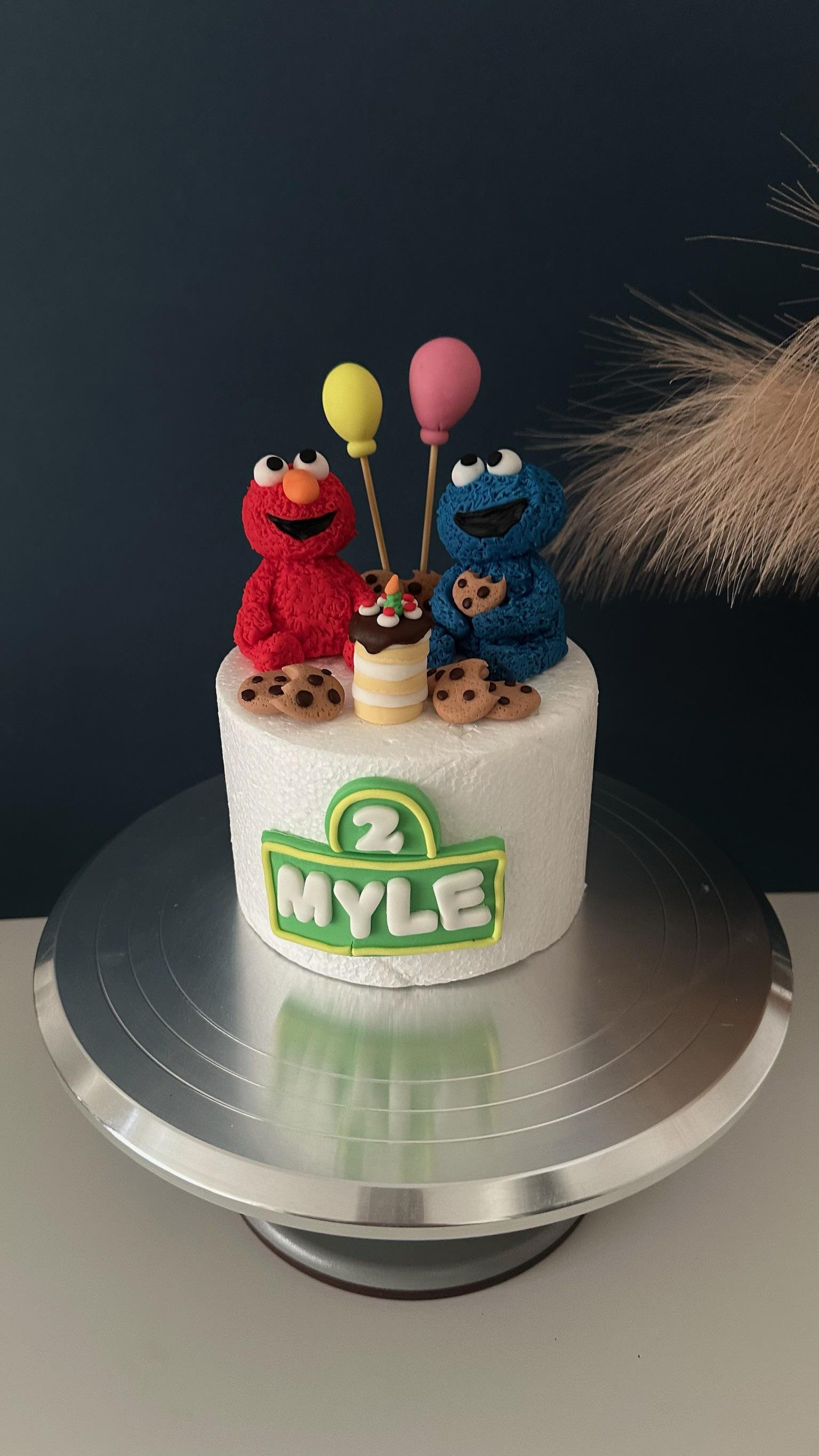Handmade Cookie Monster & Elmo Fondant Cake Topper: Personalized Sesame Street Decoration