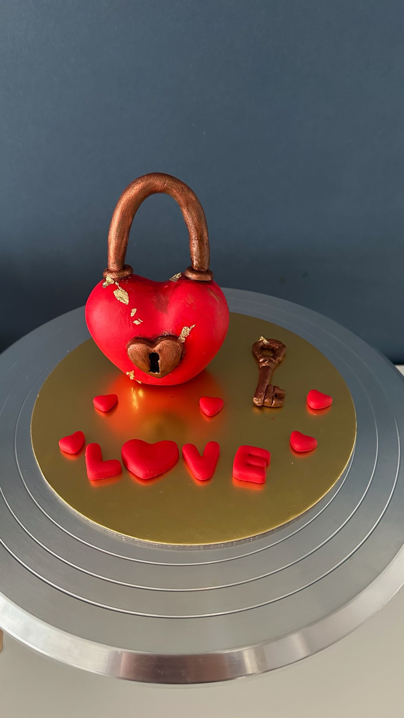Handmade Fondant Heart Lock & Key Cake Topper – Anniversary, Valentine's Day