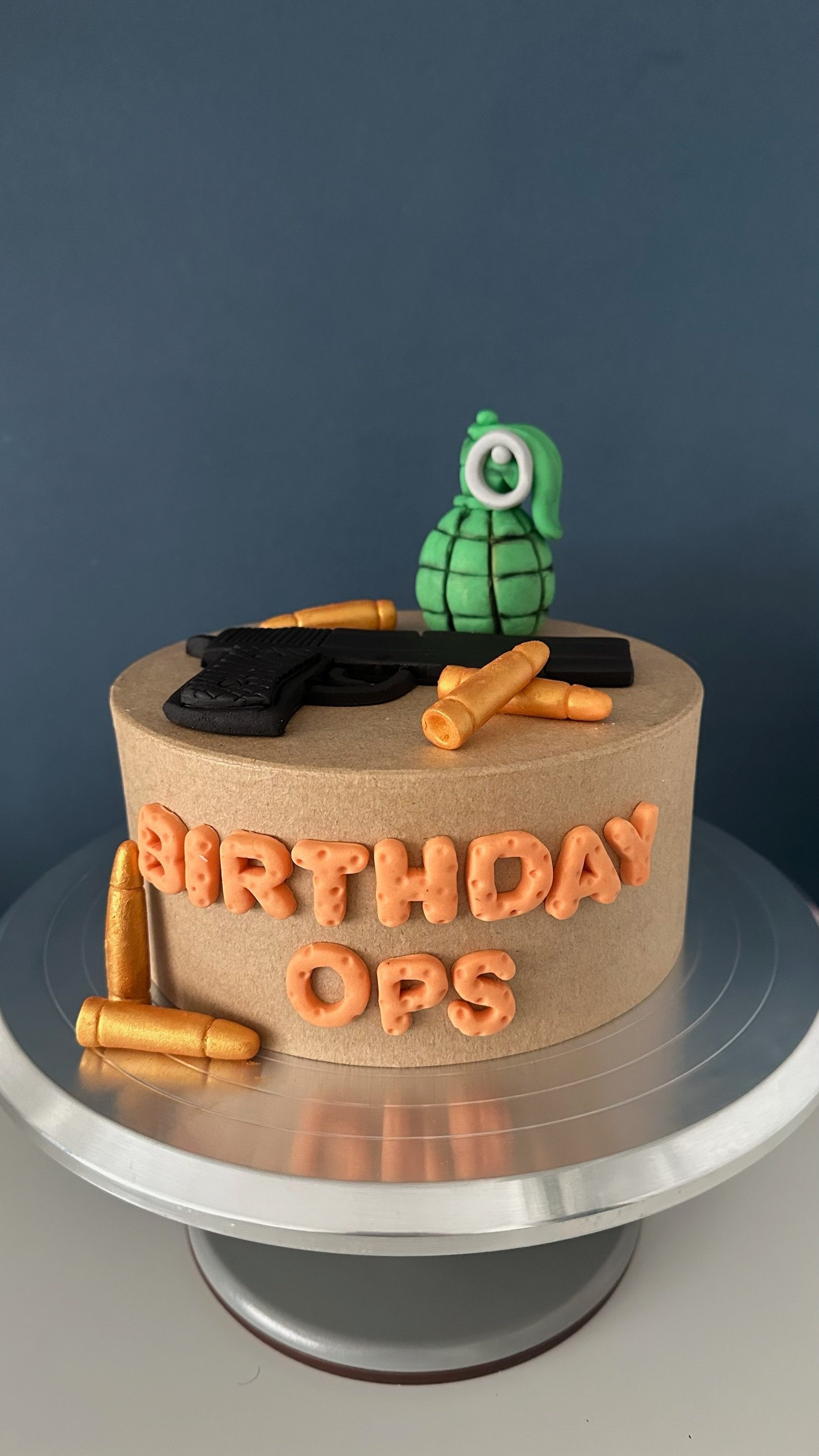 Custom Fondant Cake Decoration military  Cake Topper - Army Birthday Cake Decoration - Gamer's Birthday Cake Decoration.