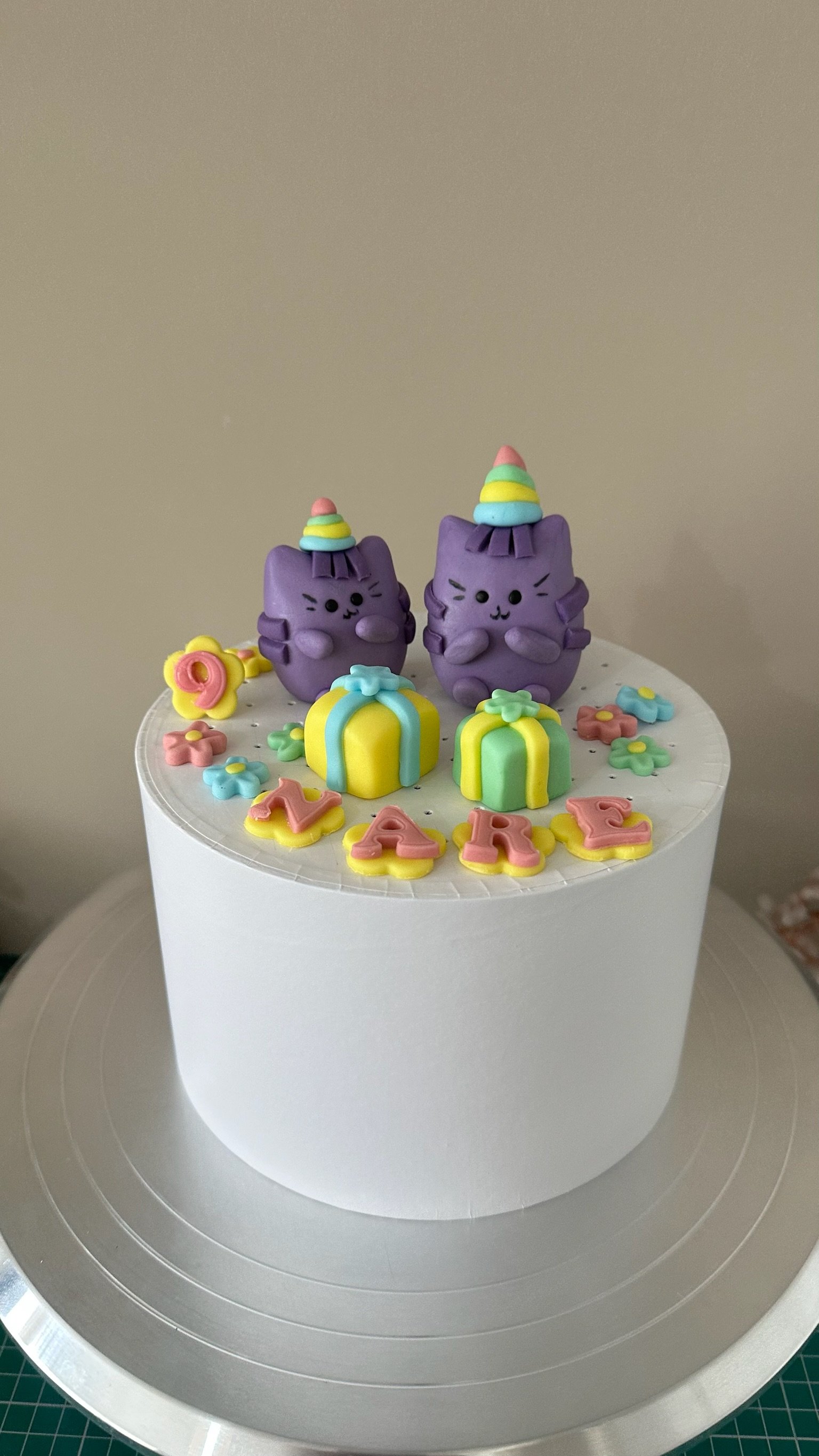 Edible Handmade Cat Cake Toppers Persoalized.